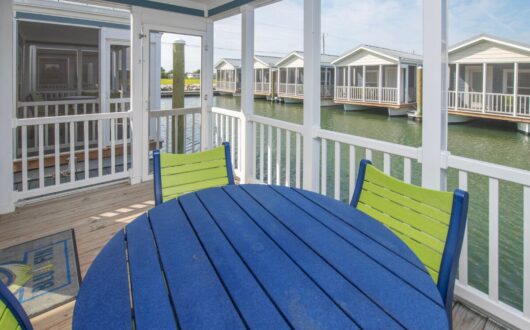 Floating-bungalow-blufin-chincoteague-porch